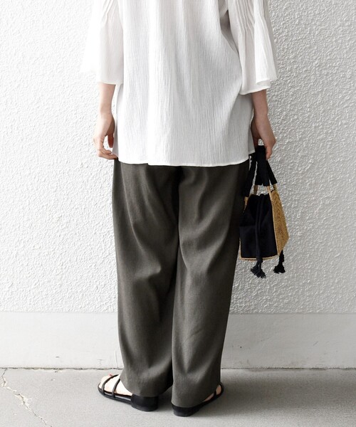 SHIPS any(シップス エニィ)の「SHIPS any:〈洗濯機可能〉リネンミックス 2タック テーパード パンツ(その他パンツ・レディース・クリーム/ダークオリーブ・38/36)」の3枚目の写真