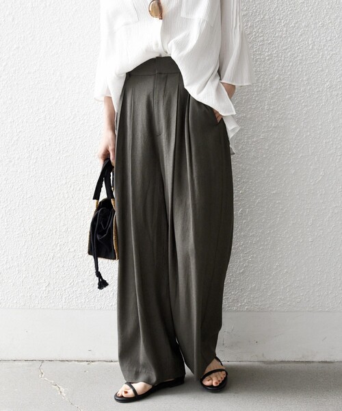 SHIPS any(シップス エニィ)の「SHIPS any:〈洗濯機可能〉リネンミックス 2タック テーパード パンツ(その他パンツ・レディース・クリーム/ダークオリーブ・38/36)」の4枚目の写真