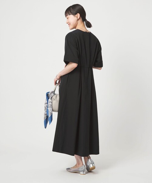 green label relaxing(グリーンレーベルリラクシング)の「フロント タック ワンピース(ワンピース・レディース・ブラック/オリーブ・FREE)」の5枚目の写真
