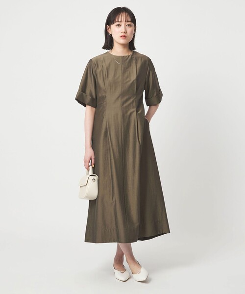 green label relaxing(グリーンレーベルリラクシング)の「フロント タック ワンピース(ワンピース・レディース・ブラック/オリーブ・FREE)」の6枚目の写真