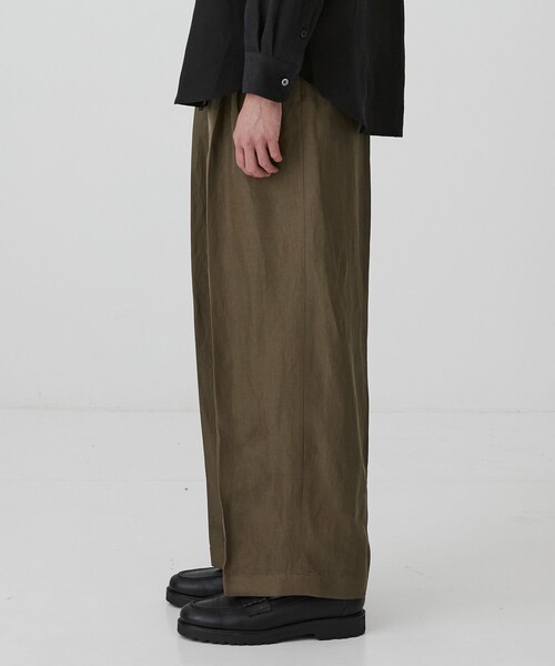 UNITED TOKYO(ユナイテッドトウキョウ)の「VINTAGE SILK LINEN 3タックスラックス(その他パンツ・メンズ・グレイッシュベージュ/ブラック・2/1)」の12枚目の写真