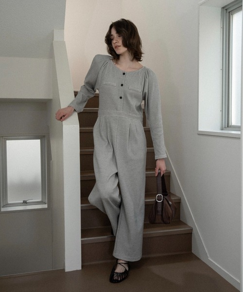 lawgy(ラウジー)の「waffle mix shoulder puff allinone / ワッフルミックスショルダーパフオールインワン(つなぎ/オールインワン・レディース・ホワイト/ブラック・SMALL/MEDIUM)」の4枚目の写真