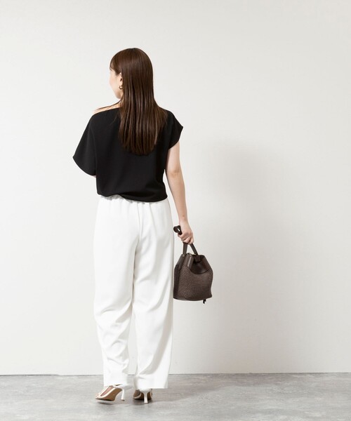 NOLLEY’S Sophi(ノーリーズソフィ)の「《撥水/セットアップ対応》ウォッシャブルマルチファンクションボートネックプルオーバー(Tシャツ/カットソー・レディース・ブラック/オフホワイト・38)」の7枚目の写真