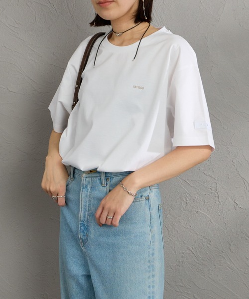 TATRAS（タトラス）の「[TATRAS/タトラス] 別注 DANILO ワンポイント刺繍ロゴ ショートスリーブTシャツ（Tシャツ/カットソー・レディース・ブラック/ホワイト・2/3/4/1）」の11枚目の写真