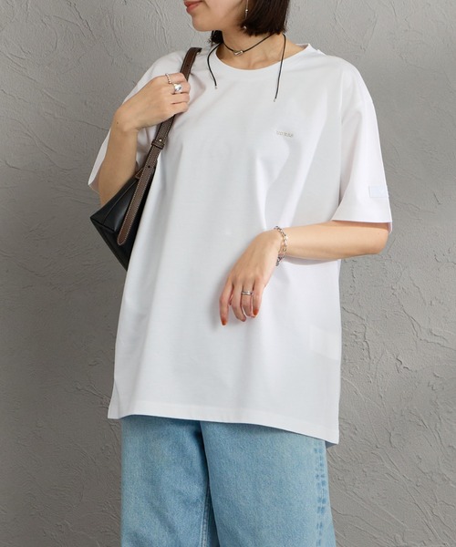 TATRAS（タトラス）の「[TATRAS/タトラス] 別注 DANILO ワンポイント刺繍ロゴ ショートスリーブTシャツ（Tシャツ/カットソー・レディース・ブラック/ホワイト・2/3/4/1）」の16枚目の写真