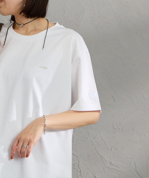 TATRAS（タトラス）の「[TATRAS/タトラス] 別注 DANILO ワンポイント刺繍ロゴ ショートスリーブTシャツ（Tシャツ/カットソー・レディース・ブラック/ホワイト・2/3/4/1）」の19枚目の写真