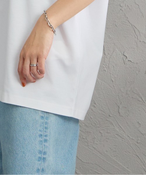 TATRAS（タトラス）の「[TATRAS/タトラス] 別注 DANILO ワンポイント刺繍ロゴ ショートスリーブTシャツ（Tシャツ/カットソー・レディース・ブラック/ホワイト・2/3/4/1）」の20枚目の写真