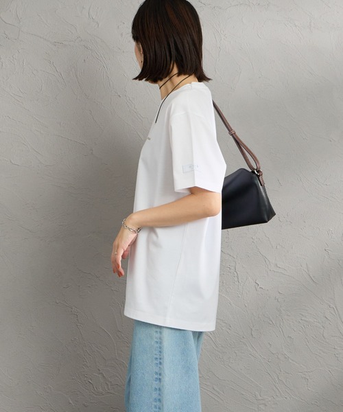 TATRAS（タトラス）の「[TATRAS/タトラス] 別注 DANILO ワンポイント刺繍ロゴ ショートスリーブTシャツ（Tシャツ/カットソー・レディース・ブラック/ホワイト・2/3/4/1）」の9枚目の写真