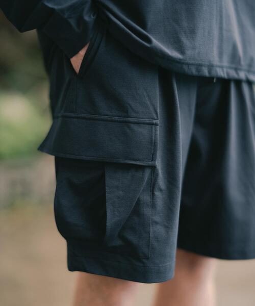 URBAN RESEARCH（アーバンリサーチ）の「Wide Dad　BREEZY TECH CARGO SHORTS（その他パンツ・メンズ・ネイビー/ブラック・2/1）」の7枚目の写真