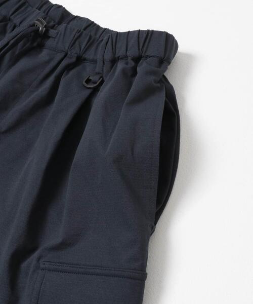 URBAN RESEARCH（アーバンリサーチ）の「Wide Dad　BREEZY TECH CARGO SHORTS（その他パンツ・メンズ・ネイビー/ブラック・2/1）」の14枚目の写真