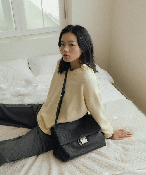 Flor(フロル)の「デルフィ ラージ サッチェル ショルダーバッグ Delfi Leather Satchel Bag Large Black(ビジネスバッグ・レディース・その他・FREE)」の1枚目の写真