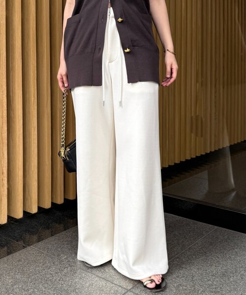 LOUNGEDRESS（ラウンジドレス）の「ドロストスウェットパンツ（スウェットパンツ・レディース・アイボリー/グレー・SMALL/MEDIUM）」の2枚目の写真
