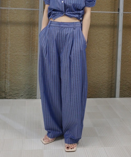 Ameri(アメリ)の「MULTI STRIPE EGG PANTS(その他パンツ・レディース・アイボリー/ベージュ/ブルー・SMALL/MEDIUM)」の2枚目の写真
