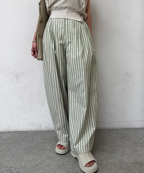 Ameri(アメリ)の「MULTI STRIPE EGG PANTS(その他パンツ・レディース・アイボリー/ベージュ/ブルー・SMALL/MEDIUM)」の3枚目の写真