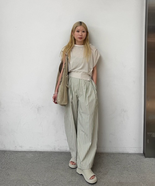 Ameri(アメリ)の「MULTI STRIPE EGG PANTS(その他パンツ・レディース・アイボリー/ベージュ/ブルー・SMALL/MEDIUM)」の4枚目の写真