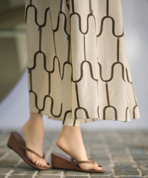 LAULEN(ローレン)の「geometric pattern linen long dress /ジオメトリック柄リネンブレンドロングワンピース(ワンピース・レディース・ブラック/ブラウン・FREE)」の9枚目の写真