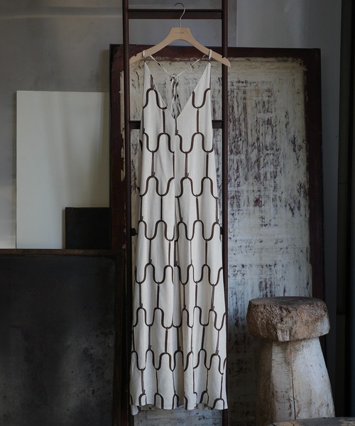 LAULEN(ローレン)の「geometric pattern linen long dress /ジオメトリック柄リネンブレンドロングワンピース(ワンピース・レディース・ブラック/ブラウン・FREE)」の10枚目の写真