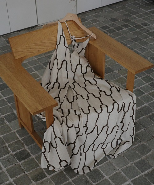 LAULEN(ローレン)の「geometric pattern linen long dress /ジオメトリック柄リネンブレンドロングワンピース(ワンピース・レディース・ブラック/ブラウン・FREE)」の11枚目の写真