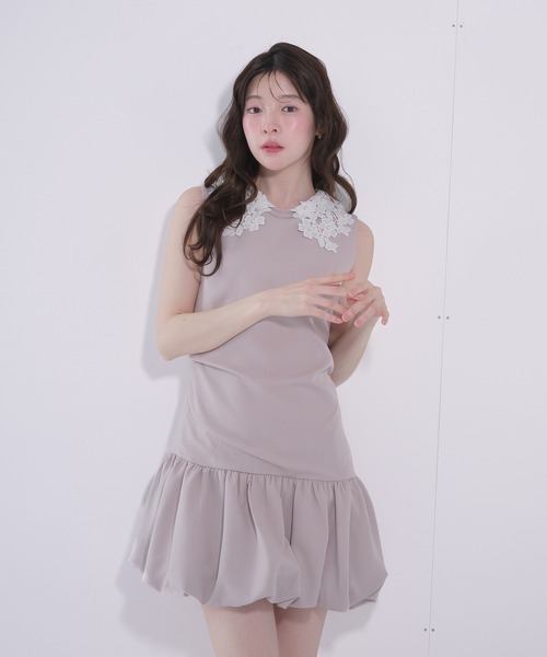 fupel(フぺル)の「flower lace collar balloon onepiece / フラワーレース襟バルーンワンピース(ワンピース・レディース・ブラック/グレイッシュベージュ・FREE)」の4枚目の写真