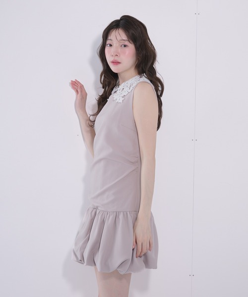 fupel(フぺル)の「flower lace collar balloon onepiece / フラワーレース襟バルーンワンピース(ワンピース・レディース・ブラック/グレイッシュベージュ・FREE)」の6枚目の写真