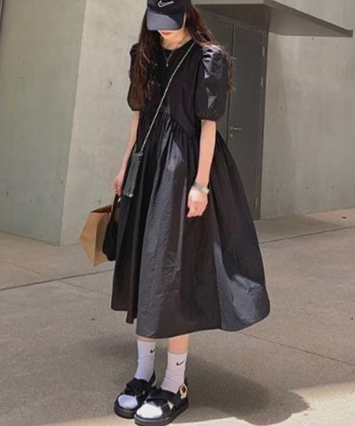 mielu（ミエル）の「ギャザー切替パフ袖ワンピース（ワンピース・レディース・ブラック/ホワイト・LARGE/MEDIUM/FREE）」の4枚目の写真