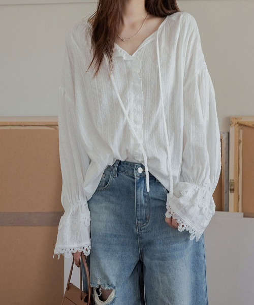 FAVORITO(ファヴォリート)の「リボンフリルシャツ(シャツ/ブラウス・レディース・ホワイト/ベージュ/ブラック・F)」の4枚目の写真