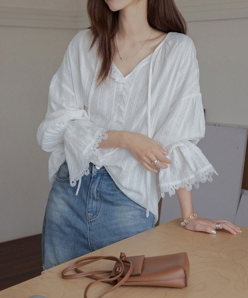 FAVORITO(ファヴォリート)の「リボンフリルシャツ(シャツ/ブラウス・レディース・ホワイト/ベージュ/ブラック・F)」の5枚目の写真