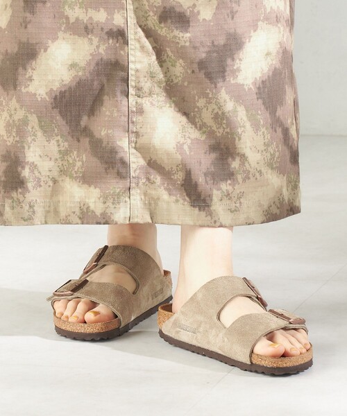 BIRKENSTOCK(ビルケンシュトック)の「BIRKENSTOCK: ARIZONA(サンダル・レディース・ベージュ・36/37/39/38)」の2枚目の写真