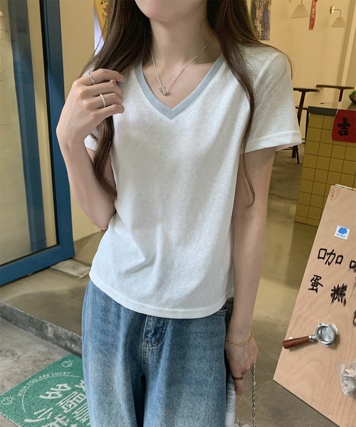LAFFMO（ラフモ）の「配色VネックTシャツ（Tシャツ/カットソー・レディース・ブラック/ホワイト・M/L）」の16枚目の写真