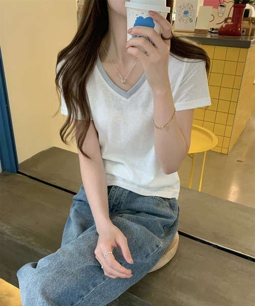 LAFFMO（ラフモ）の「配色VネックTシャツ（Tシャツ/カットソー・レディース・ブラック/ホワイト・M/L）」の3枚目の写真