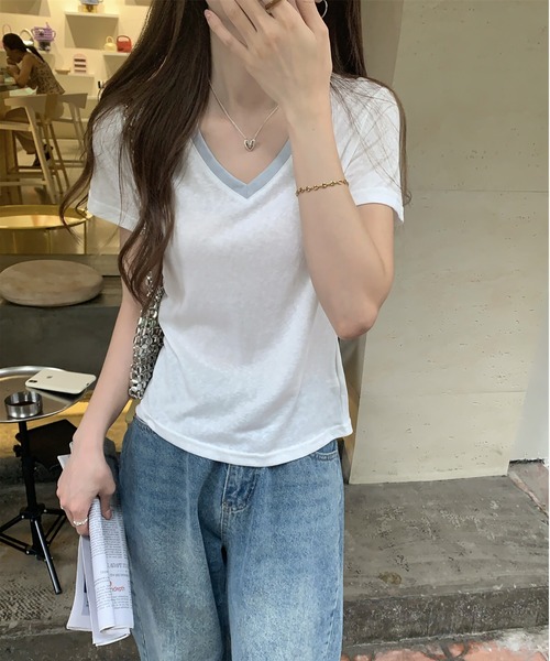 LAFFMO（ラフモ）の「配色VネックTシャツ（Tシャツ/カットソー・レディース・ブラック/ホワイト・M/L）」の5枚目の写真