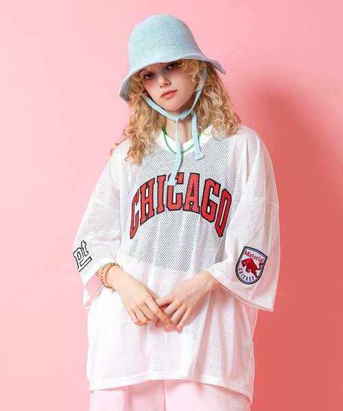 a.p.o.v.(エーピーオービー)の「a.p.o.v. CHICAGO刺繍バスケットボールスタイルワッペンオーバーサイズメッシュゲームシャツ(Tシャツ/カットソー・メンズ・ブラック/ホワイト/レッド・ONESIZE)」の1枚目の写真
