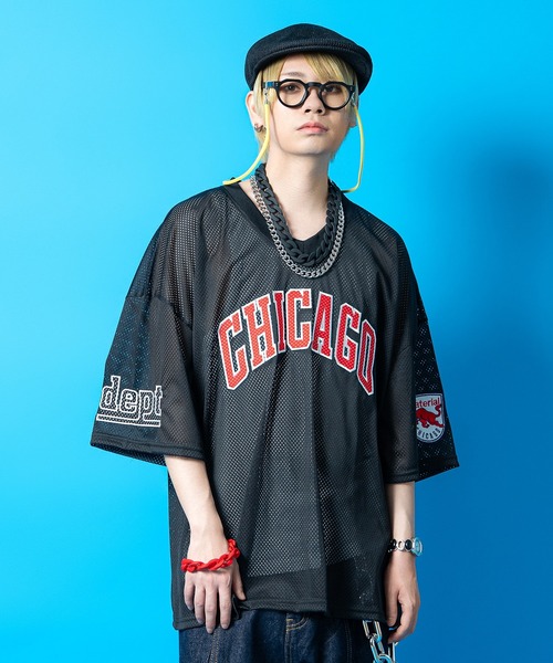 a.p.o.v.(エーピーオービー)の「a.p.o.v. CHICAGO刺繍バスケットボールスタイルワッペンオーバーサイズメッシュゲームシャツ(Tシャツ/カットソー・メンズ・ブラック/ホワイト/レッド・ONESIZE)」の2枚目の写真