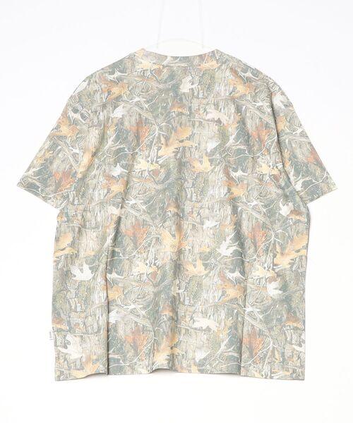 GUESS JEANS(ゲスジーンズ)の「GUESS JEANS Baker Logo Tee Tシャツ 半袖 ロゴTシャツ(Tシャツ/カットソー・メンズ・グリーン系カモフラージュ・MEDIUM/X-LARGE/LARGE/SMALL)」の2枚目の写真