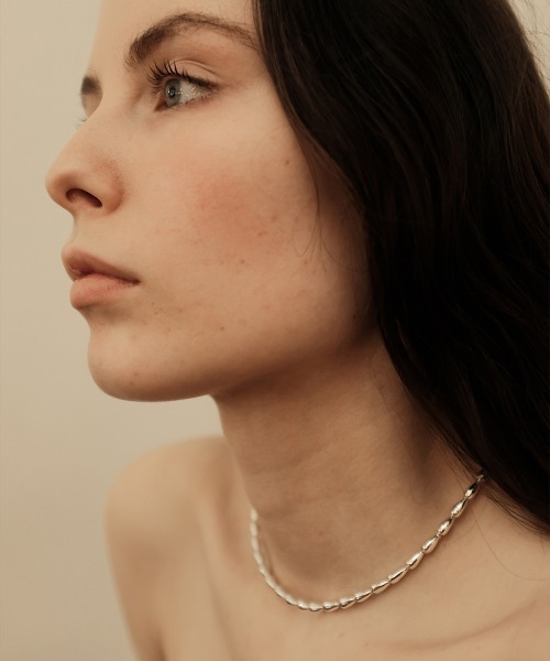 Fauvirame(フォーヴィレイム)の「【Fauvirame】26SS新作 Souffle Beads Ribbon Neckless / スフレビーズリボンネックレス(ネックレス・レディース・Silver・ONE SIZE)」の2枚目の写真