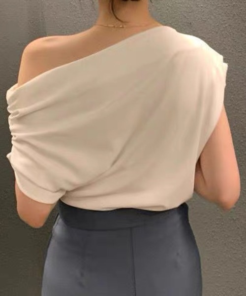 ampm（エーエムピーエム）の「ワンショルダードレープトップス アシンメトリーオフショルダー ギャザートップス（Tシャツ/カットソー・レディース・ホワイト/ブラック・S/M）」の11枚目の写真
