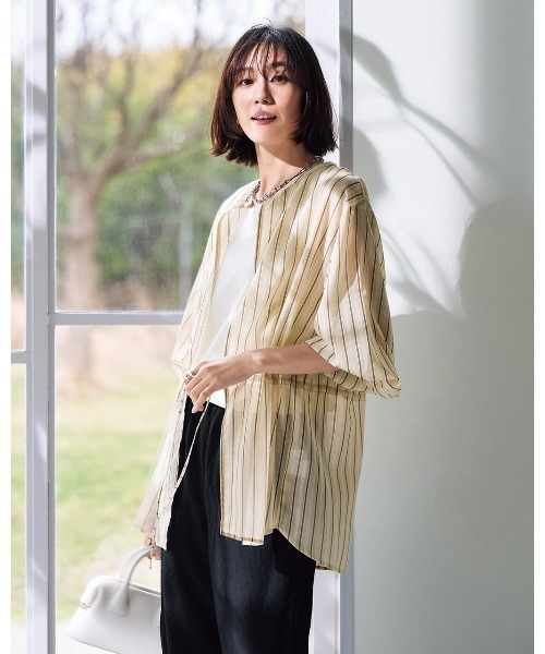 DoCLASSE( ドゥクラッセ)の「シアーロングシャツ・インナータンクセット(シャツ/ブラウス・レディース・ダークブラウン/ブルー/ストーン/ライトブルー/ブラック/オリーブ/アイボリー・LL/3L/S/M/L)」の2枚目の写真
