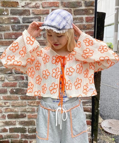 HELLO.SANFRANCISCO（ハローサンフランシスコ）の「【HELLO.SANFRANCISCO】2WAYフラワーシアー刺繍ボレロ（カーディガン/ボレロ・レディース・ホワイト/ブラック/イエロー・ONE SIZE）」の4枚目の写真