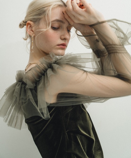 et.UNiVER(エトユニベール)の「Tulle cape dress(ドレス・レディース・ブルーグレー/ブラック×ベージュ/オリーブ・SMALL/MEDIUM/LARGE)」の1枚目の写真