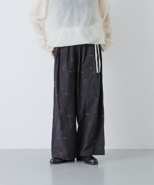 かぐれ(カグレ)の「ドローイング刺繍パンツ(その他パンツ・レディース・ブラック/オフホワイト・FREE)」の2枚目の写真