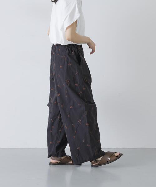 かぐれ(カグレ)の「ドローイング刺繍パンツ(その他パンツ・レディース・ブラック/オフホワイト・FREE)」の3枚目の写真