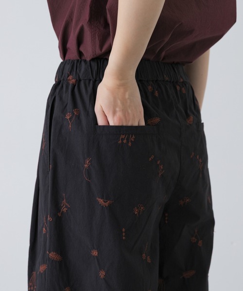 かぐれ(カグレ)の「ドローイング刺繍パンツ(その他パンツ・レディース・ブラック/オフホワイト・FREE)」の21枚目の写真
