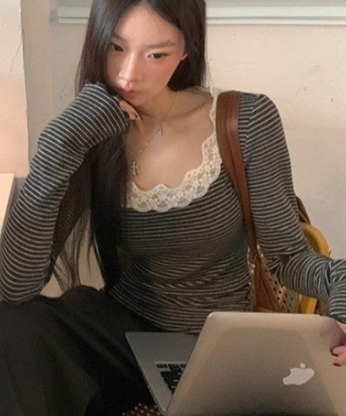 AVYL(アヴィル)の「ウェーブレーススクエアネックリブニット(Tシャツ/カットソー・レディース・グレー・M)」の12枚目の写真