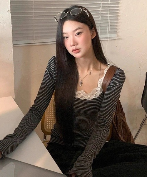AVYL(アヴィル)の「ウェーブレーススクエアネックリブニット(Tシャツ/カットソー・レディース・グレー・M)」の14枚目の写真