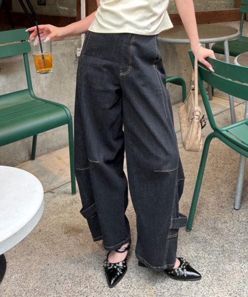 RAY CASSIN(レイカズン)の「【EC限定リバイバル】バレルデザインデニムパンツ(デニムパンツ・レディース・ネイビー/ブラック/ブルー系その他2・M/S)」の2枚目の写真