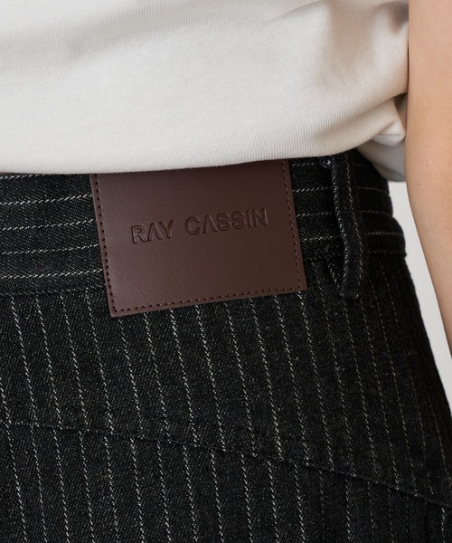 RAY CASSIN(レイカズン)の「【EC限定リバイバル】バレルデザインデニムパンツ(デニムパンツ・レディース・ネイビー/ブラック/ブルー系その他2・M/S)」の4枚目の写真