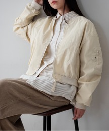 【on:nue】袖シャーリングショート丈ミリタリーブルゾン /26-27 AW COLLECTION