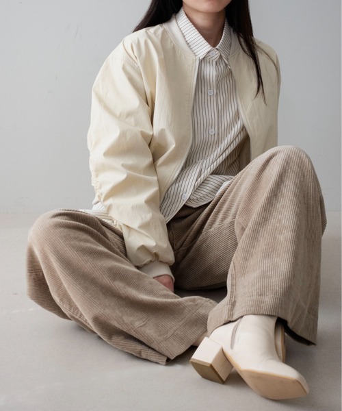 on:nue(オンニュ)の「【on:nue】袖シャーリングショート丈ミリタリーブルゾン /26-27 AW COLLECTION(ブルゾン・レディース・チャコールグレー/カーキ/アイボリー・FREE)」の8枚目の写真
