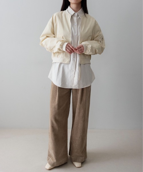 on:nue(オンニュ)の「【on:nue】袖シャーリングショート丈ミリタリーブルゾン /26-27 AW COLLECTION(ブルゾン・レディース・チャコールグレー/カーキ/アイボリー・FREE)」の13枚目の写真