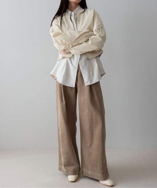 on:nue(オンニュ)の「【on:nue】袖シャーリングショート丈ミリタリーブルゾン /26-27 AW COLLECTION(ブルゾン・レディース・チャコールグレー/カーキ/アイボリー・FREE)」の14枚目の写真
